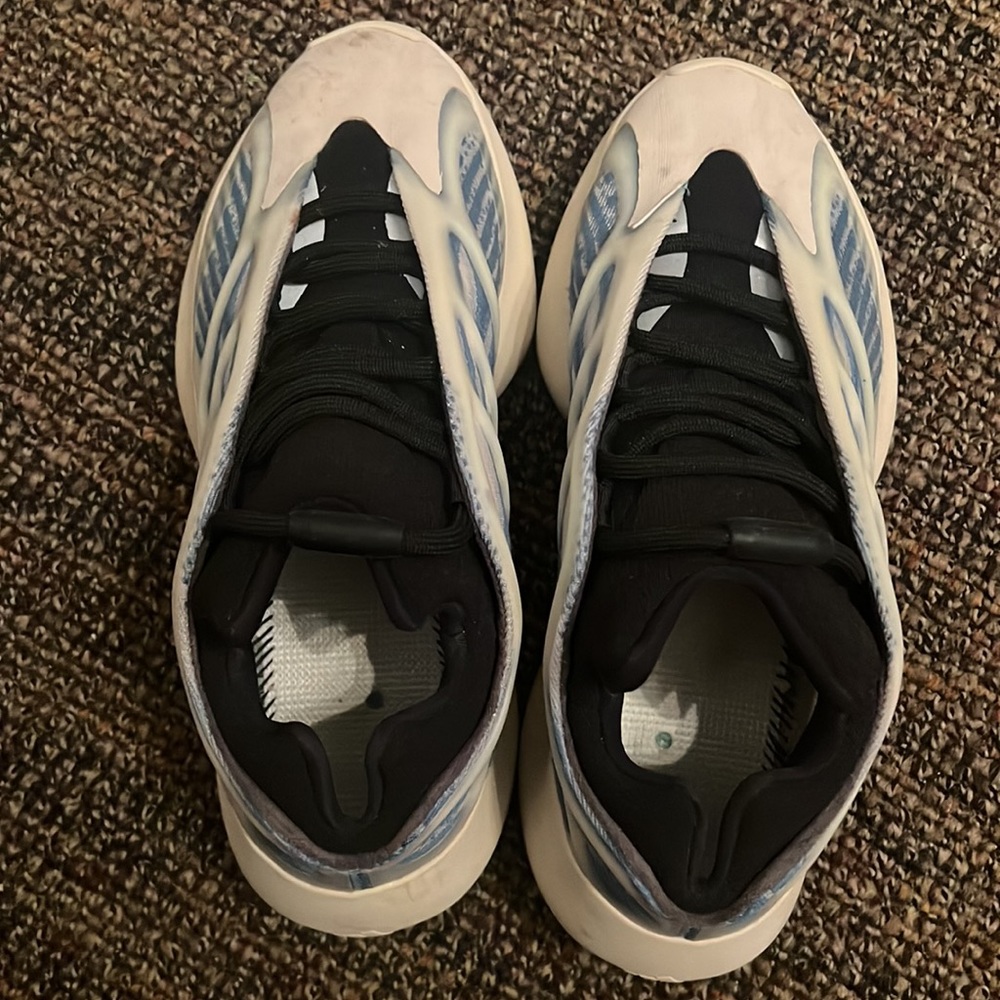 Yeezy - Picture 5 of 9